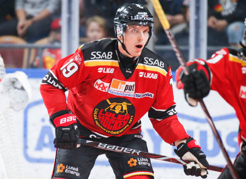 Luleås Joonas Jalvanti i ishockeymatchen i SHL mellan