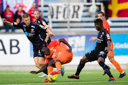 Helsingborgs Markus Holgersson och Mohammed Abubakari
