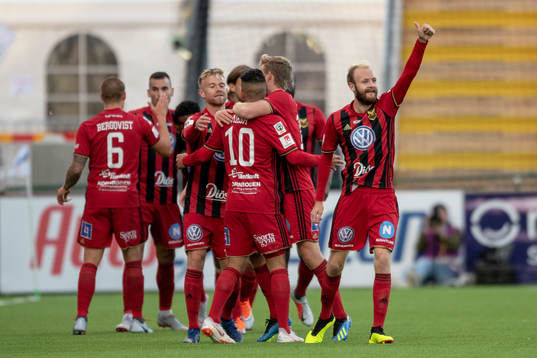 Östersunds Hosam Aiesh jublar