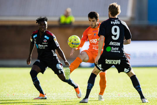 AFC Eskilstunas Anel Rashkaj utmanar Helsingborgs Mamudu