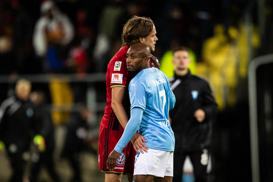 Östersunds Tom Pettersson  och Malmö FFs Fouad Bachirou