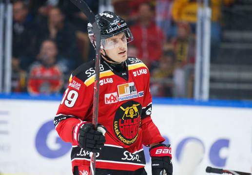 Luleås Joonas Jalvanti i ishockeymatchen i SHL mellan