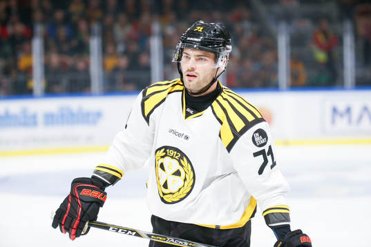 Brynäs Robert Kousal i ishockeymatchen i SHL mellan Luleå