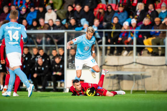Östersunds Dino Islamovic  och Malmö FFs Rasmus Bengtsson