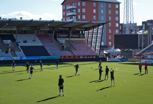 Örebrospelarna värmer upp