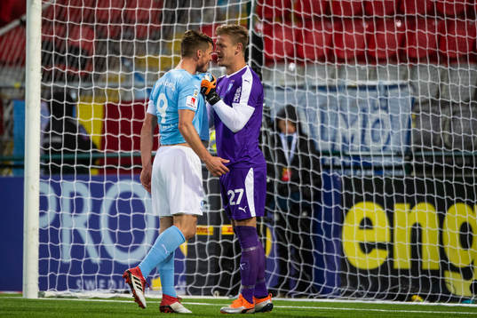Malmös Markus Rosenberg och Johan Dahlin firar en missad