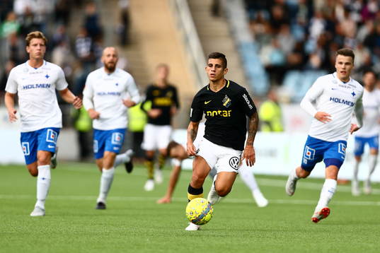 s Nicolas Stefanelli med Norrköpings Alexander Fransson,