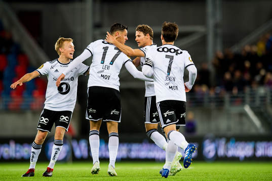 Jonathan Levi of Rosenborg celebrates with his teammates