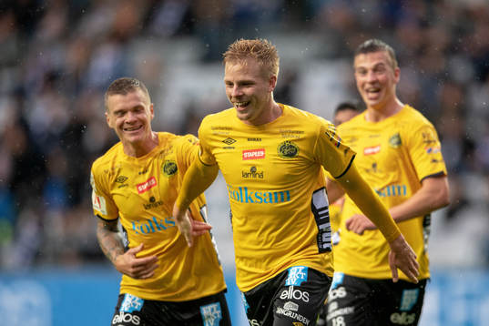 Elfsborgs Per Frick jublar med lagkamrater