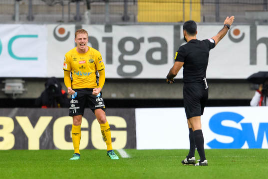 Elfsborgs Per Frick reagerar mot domare Mohammed Al-Hakim