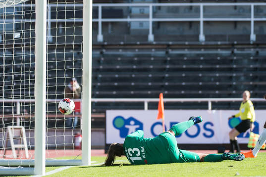 Växjös målvakt Katlynn Fraine släpper in 2-0