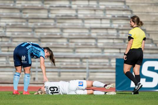 Växjös Emma Andersson blir skadad