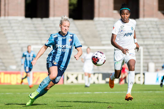 Djurgårdens Julia Spetsmark och Växjös Osinachi Marvis