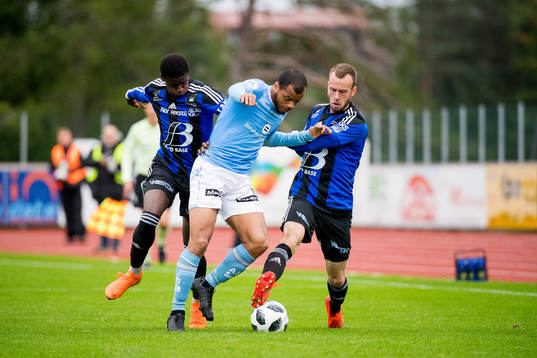 Alioune Ndour of Florø, Erixon Danso of Sandnes Ulf and