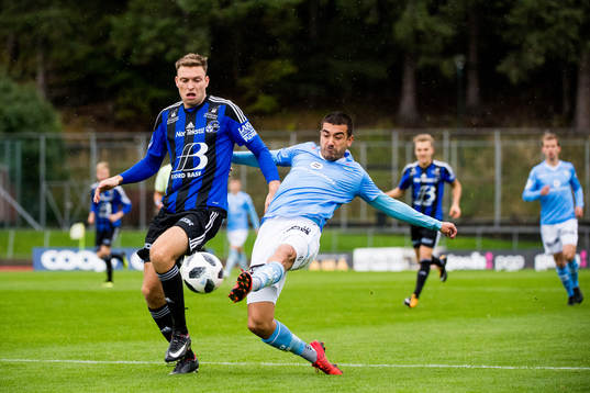 Runar Hove of Florø and Sanel Kapidzic of Sandnes Ulf