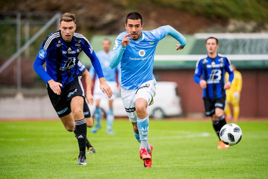 Runar Hove of Florø and Sanel Kapidzic of Sandnes Ulf