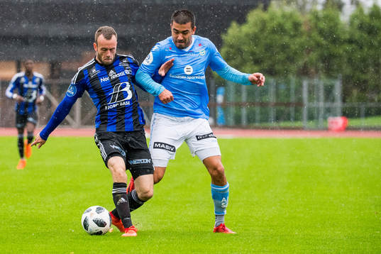 André Reksten of Florø and Sanel Kapidzic of Sandnes Ulf