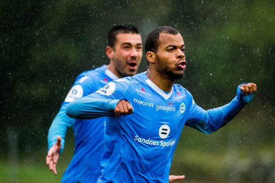 Bläddra bland fler bilder av Football, OBOS-ligaen, Florø - Sandnes Ulf