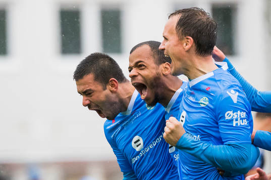 Erixon Danso of Sandnes Ulf celebrates with his teammates