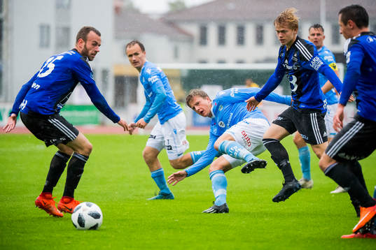 Herman Kleppa of Sandnes Ulf and Torje Naustdal of Florø