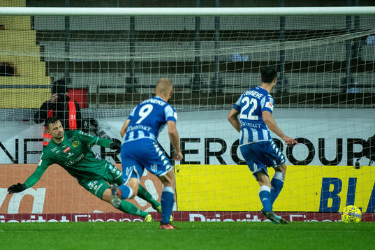 IFK Göteborgs Giorgi Kharaishvili gör 2-2 på straff