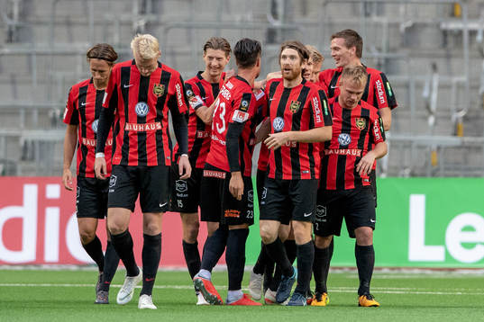 Brommapojkarnas Gustav Sandberg Magnusson jublar med