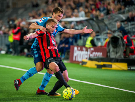 Djurgårdens Jesper Karlström Djurgårdens i en duell med
