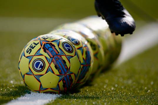 Bollarunder fotbollsmatchen i Allsvenskan mellan