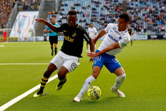s Heradi Rashidi och Norrköpings Ian Smith