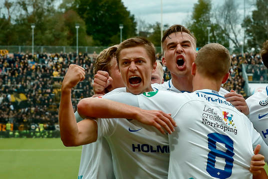 Norrköpings Simon Thern och Henrik Castegren jublar