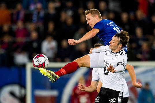 Erik Israelsson of Vålerenga and Mike Jensen of Rosenborg