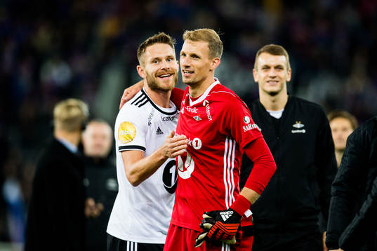 Matthías Vilhjálmsson and goalkeeper André Hansen of