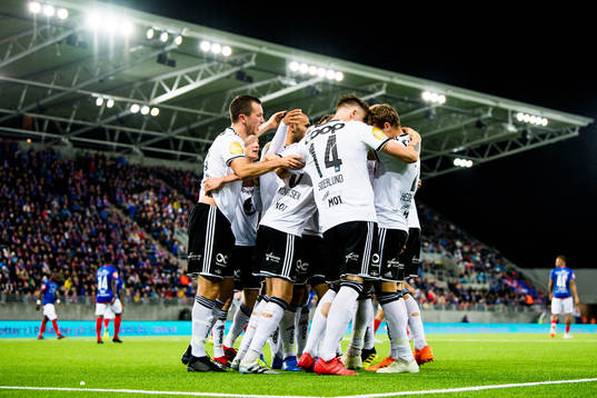 Anders Konradsen and the players of Rosenborg celebrate