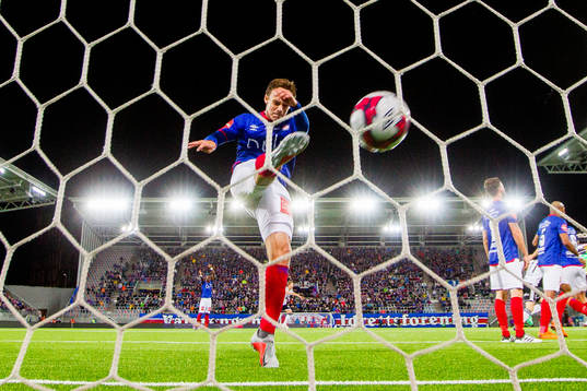 Felix Horn Myhre of Vålerenga reacts as Rosenborg scores
