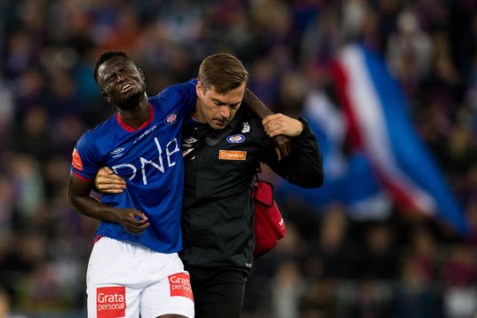 Mohammed Abu of Vålerenga with an injury
