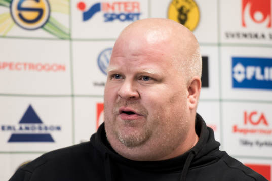 Frejs assisterande tränare Mattias Eriksson i en