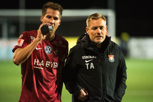 Örgrytes Gabriel Altemark och Vanneryr tränare Thomas