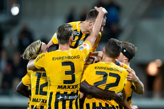 Häckens spelare jublar