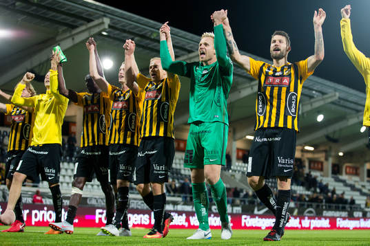 Häcken jublar framför sin klack