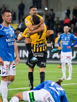 Häckens Alexander Jeremejeff jublar ihop med Paulinho