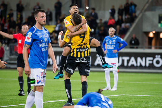Häckens Alexander Jeremejeff jublar ihop med Paulinho