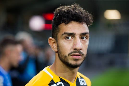 Häckens Daleho Irandust innan fotbollsmatchen i