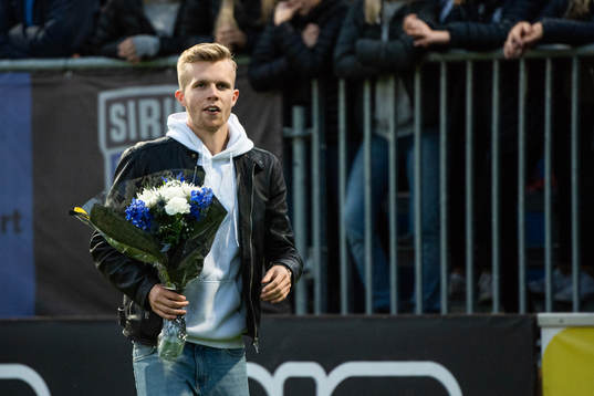 Sirius Oscar Kindlund tackas av innan fotbollsmatchen i