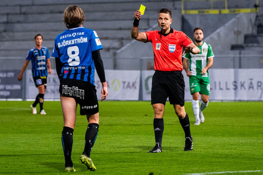 Sirius Tim Björkström får gult kort