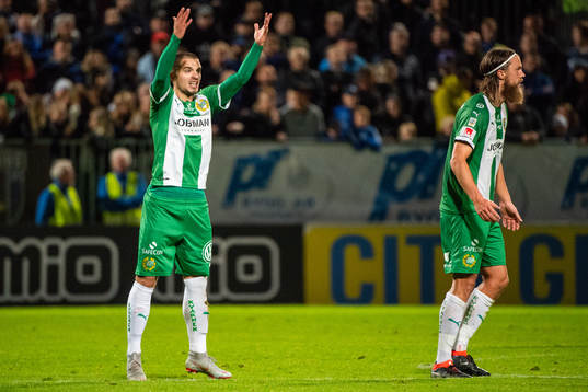 Hammarbys Vladimir Rodic och Björn Paulsen reagerar