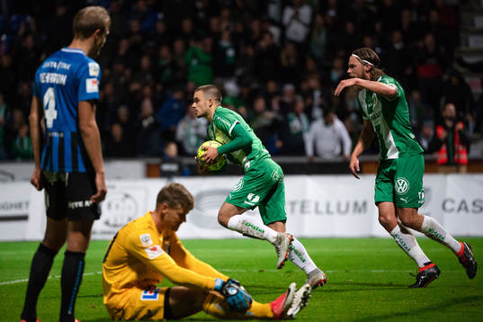 Hammarbys Vladimir Rodic  och Björn Paulsen jublar