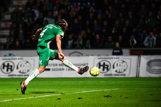 Hammarbys Björn Paulsen med en målchans