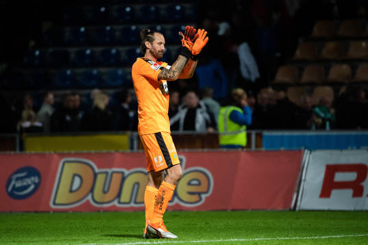 Hammarbys målvakt Johan Wiland  deppar