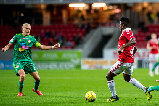 Kalmars Chima Akas och Dalkurds Simon Strand
