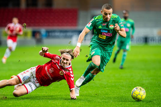 Kalmars Isak Magnusson och Dalkurds Malkolm Moenza
